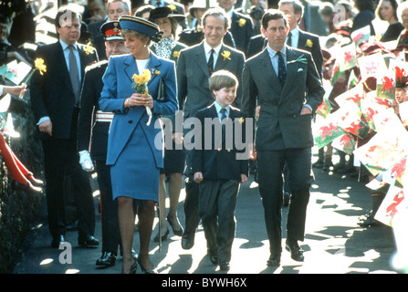 Son Altesse Royale le duc de Cambridge avec son père et sa mère DIANA Prince et Princesse de Galles à St David's au Pays de Galles. Banque D'Images