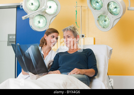 Infirmière et patient xray Banque D'Images