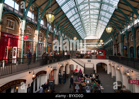 Marché couvert de Covent Garden, au centre de Londres Banque D'Images