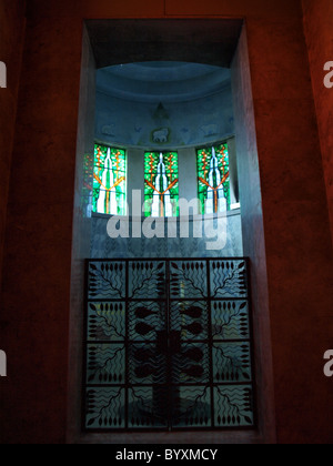 Baptistère dans l'église moderniste de Notre Dame de Fatima à Lisbonne Banque D'Images
