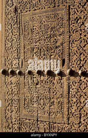 Détail de ornately porte en bois sculpté, Khiva, Ouzbékistan Banque D'Images