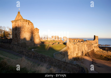 Le Château de St Andrews St Andrews Fife au lever du soleil l'Ecosse Banque D'Images