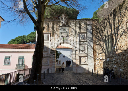 Entrée de Sao Jorge (St. George) Château à Lisbonne, Portugal. Banque D'Images