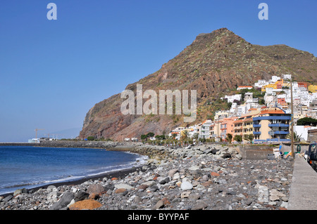 Village de San Andres à Tenerife avec la montagne en arrière-plan sur la partie nord-est de l'Espagne, les îles Canaries. Banque D'Images