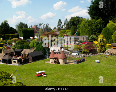 Bekonscot Model Village en miniature, Beaconsfield Buckinghamshire Angleterre Grande-bretagne UK. Le plus vieux village modèle dans le monde. Banque D'Images