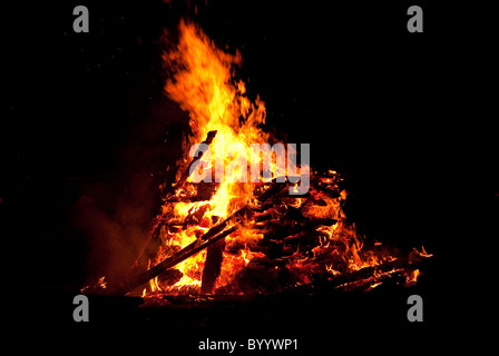 Feu de camp traditionnel sur St.Martins eve, appelé Martinsfeuer. Bavara, Allemagne. Banque D'Images