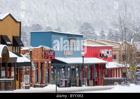 Le centre-ville historique de Woodland Park, Colorado Colorado lors d'un blizzard. Banque D'Images