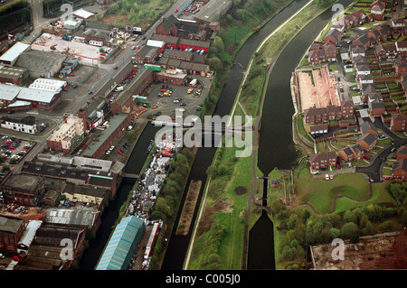 Vue aérienne de l'aqueduc du bras du moteur et l'axe Canal dans Smethwick 2005 Banque D'Images