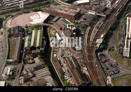 Vue aérienne de champs Horseley Wolverhampton avec Corn Hill et du canal et de la gare Banque D'Images