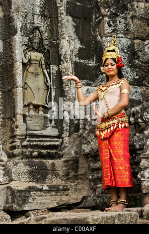 Danseuse à l'Apsara Du Bayon d'Angkor Thom, Siem Reap, Cambodge Banque D'Images