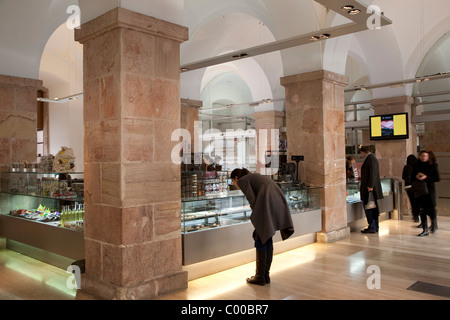 Shop, café et l'entrée du musée du chocolat à Barcelone, Catalogne, Espagne Banque D'Images