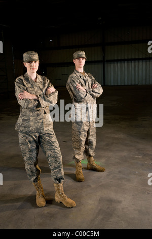 Des soldats en uniforme de combat de l'armée Banque D'Images