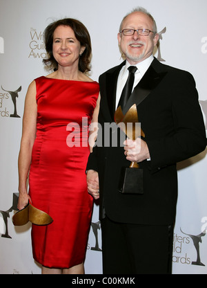 MICHELLE ASHFORD PETER SCHENKKAN 2011 WRITERS GUILD OF AMERICA AWARDS PRESSE HOLLYWOOD LOS ANGELES CALIFORNIA USA 05 févr. Banque D'Images