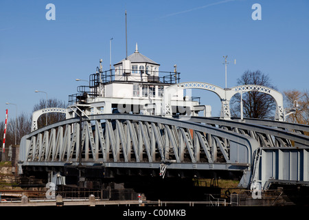 Sutton Bridge, un pont tournant sur la A17 dans le Lincolnshire UK Banque D'Images