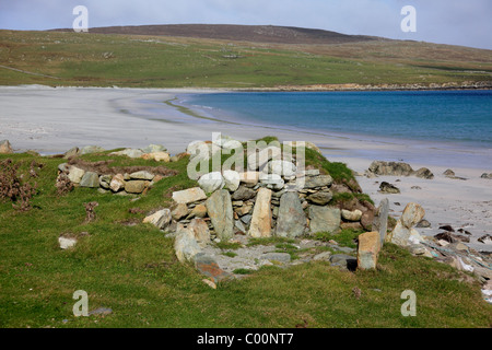 Hearth contiguë à la maison longue des Scandinaves excavées au Longitude, Sandwick Bay, Unst, Shetland Banque D'Images