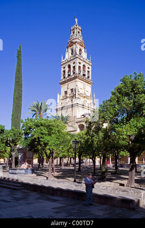 Patio de los Naranjos et Fuente de Santa Maria, la Mezquita de Cordoue, Andalousie, Espagne Banque D'Images