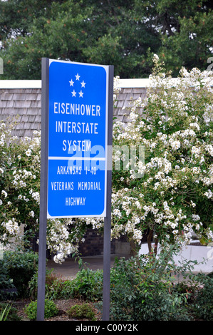 Eisenhower interstate system sign, New York, USA - J-40 Autoroute commémorative des anciens combattants Banque D'Images