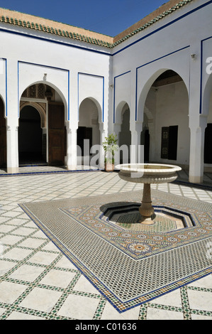 Patio dans El Palais Bahia, Marrakech Medina, UNESCO World Heritage Site, Maroc, Afrique du Nord Banque D'Images