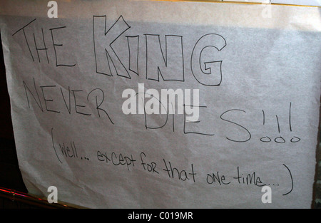 Dick's Last Resort est 'All Shook Up' pour le Roi du Rock N Roll Dick's Last Resort accueille Elvis Presley et Hommage Banque D'Images