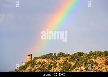 Tour de guet avec rainbow, Desert View Point, vues du point de Navajo, le Parc National du Grand Canyon, Arizona, USA, Amérique Latine Banque D'Images