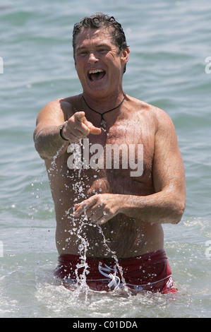 Baywatch star David Hasselhoff était de retour dans le groupe de travail de l'eau pour sa charité pour enseigner aux enfants les compétences du centre-ville de Banque D'Images