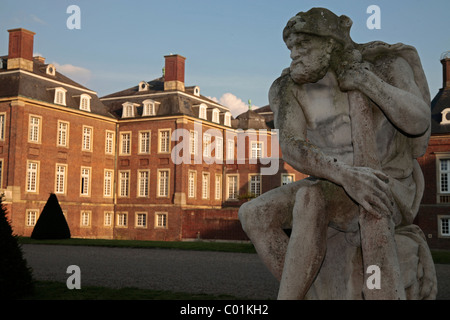 Statue devant le Château de Nordkirchen, Ciron, Münster, Rhénanie du Nord-Westphalie, Allemagne, Europe Banque D'Images