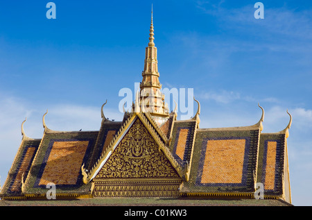 Toit de la salle de banquet, Palais Royal, Phnom Penh, Cambodge, Indochine, Asie du Sud, Asie Banque D'Images