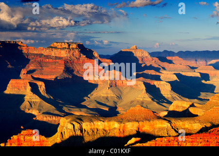 Le coucher du soleil, le Parc National du Grand Canyon, South Rim, dernière lumière du jour près de Yavapai Point, Arizona, USA Banque D'Images