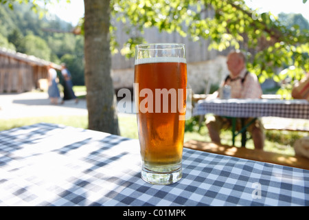 Verre à bière, Markus Wasmeier Farm et musée des sports d'hiver, Schliersee, Haute-Bavière, Bavaria, Germany, Europe Banque D'Images