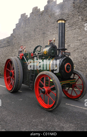 Tracteur à vapeur en fonctionnement, comme locomotive de la route un tracteur agricole, à Birr, County Offaly, Midlands, République d'Irlande Banque D'Images