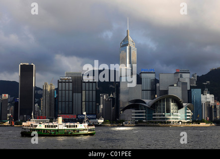 Skyline et les navires, Hong Kong, Chine, Asie Banque D'Images