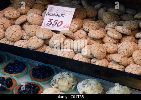 Biscuits amaretti dans une boulangerie à Rome, Italie Banque D'Images
