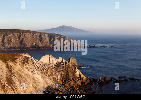 Près de falaises, d'Ashleam Achill Island, comté de Mayo, Connacht province, République d'Irlande, Europe Banque D'Images