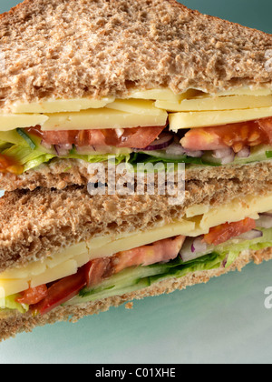 Sandwich au fromage à la tomate Concombre Laitue Banque D'Images