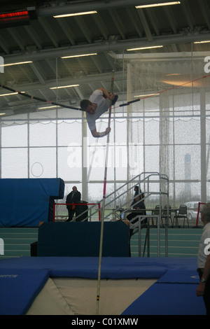 Du triple saut, Lee Valley Piste d'athlétisme, jeux d'intérieur de Londres, au cours de la Perche Banque D'Images