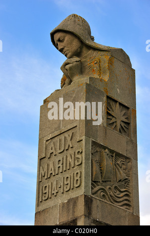 Monument en l'honneur des marins de la PREMIÈRE GUERRE MONDIALE qui sont morts pendant la Première Guerre mondiale, à la Pointe Saint-Mathieu, Finistère, Bretagne, France Banque D'Images