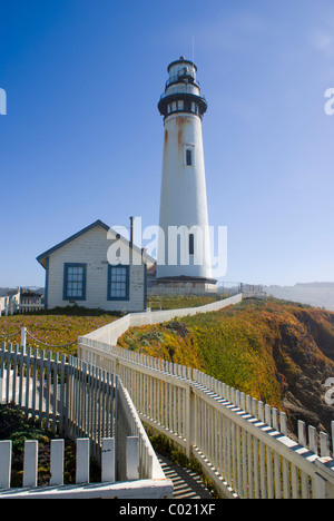 Pigeon Point Lighthouse, maintenant utilisé comme une auberge. Pescadero, California, USA Banque D'Images