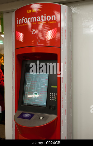 Paris, France, détail, Station de vente automatique de billets Metro, intérieur, écran tactile, informations Banque D'Images