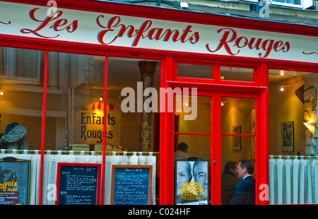 Paris, France, typique Bistro français vieux restaurant, ancienne vitrine 'les enfants rouges', dans le quartier du Marais, vitrine vintage de Paris Banque D'Images