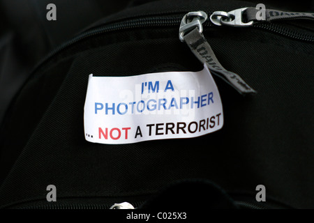 Une photo de masse prendre a été organisé avec plus de 300 photographes se sont réunis en face de New Scotland Yard Banque D'Images