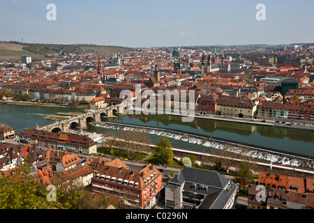 Voir à partir de la forteresse de Marienberg Wurtzbourg, rivière principale, l'Old Main Bridge, Wuerzburg, Franconia, Bavaria, Germany, Europe Banque D'Images