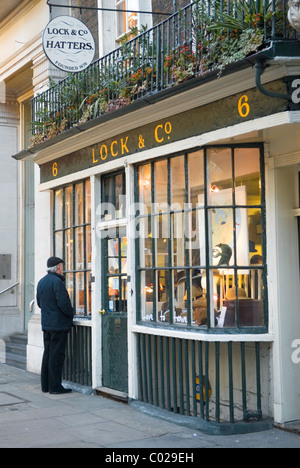 Lock and Co Hatters. 6 St James Street, Londres W1 Banque D'Images