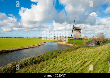 Beau paysage moulin à vent Aux Pays-Bas, Schermerhorn, Schermer, Hollande-sept. Banque D'Images