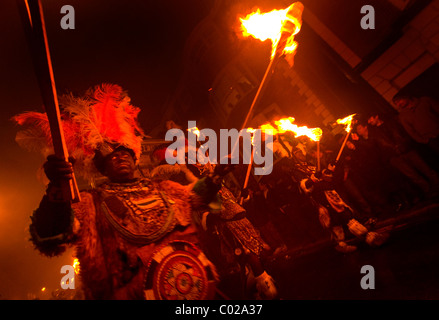 La fin de la fête et de défilés de nuit à Lewes Bonfire Night, East Sussex Banque D'Images