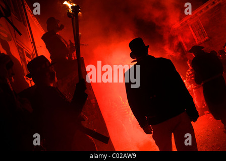 La fin de la fête et de défilés de nuit à Lewes Bonfire Night, East Sussex Banque D'Images