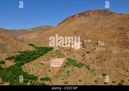 Village berbère dans le Haut Atlas, Toubkhal Parc National, le Maroc, l'Afrique du Nord Banque D'Images