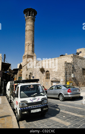 Minaret et la mosquée historique dans la ville historique d'Alep, Site du patrimoine mondial de l'UNESCO, en Syrie, au Moyen-Orient, en Asie de l'Ouest Banque D'Images