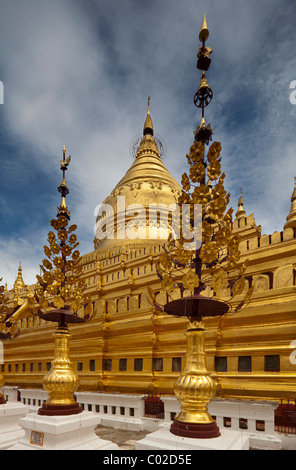 La Pagode Shwezigon, Nyaung Oo, Bagan, Birmanie Myanmar Banque D'Images