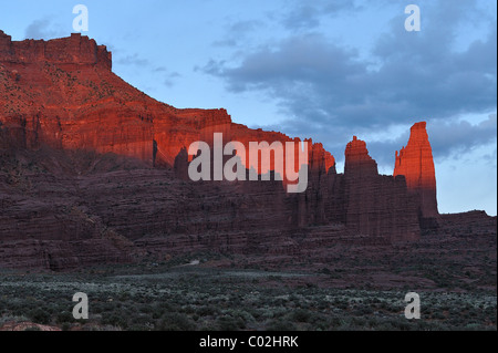 Fisher Towers dans la voie navigable de la rivière Colorado près de Moab dans l'Utah, USA Banque D'Images