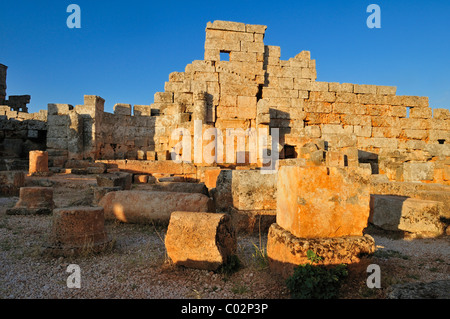 Ruine à byzantin le site archéologique de Serjilla, villes mortes, en Syrie, au Moyen-Orient, en Asie de l'Ouest Banque D'Images